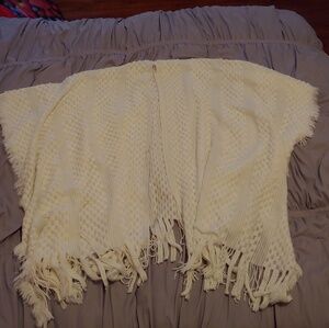 Croft& borrow white tassle poncho